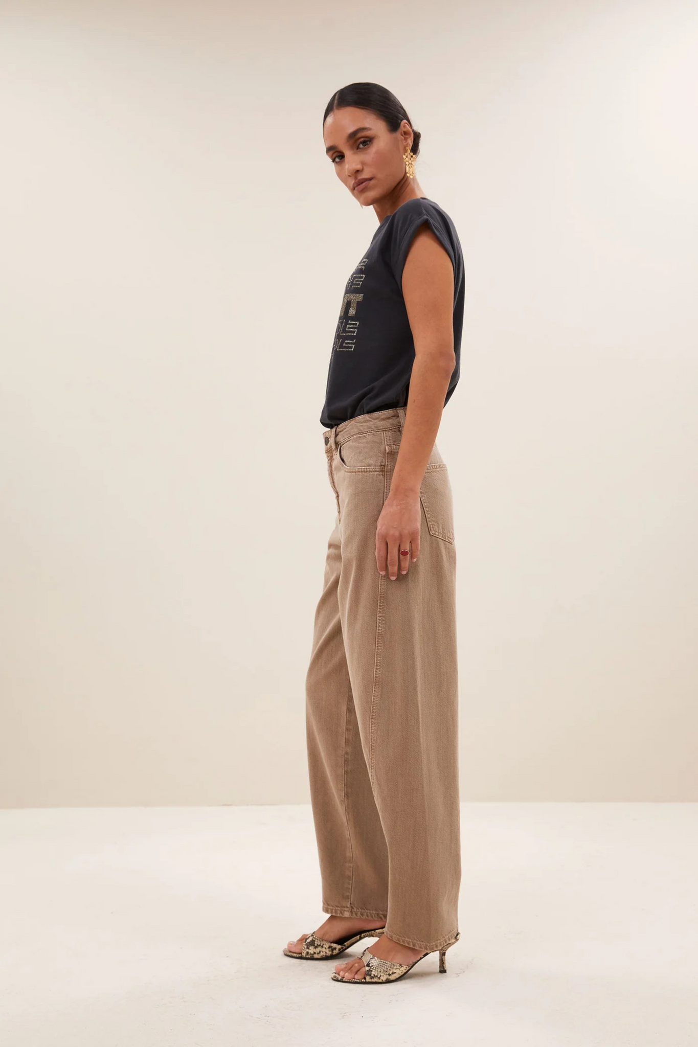 Pantalón beige By-bar