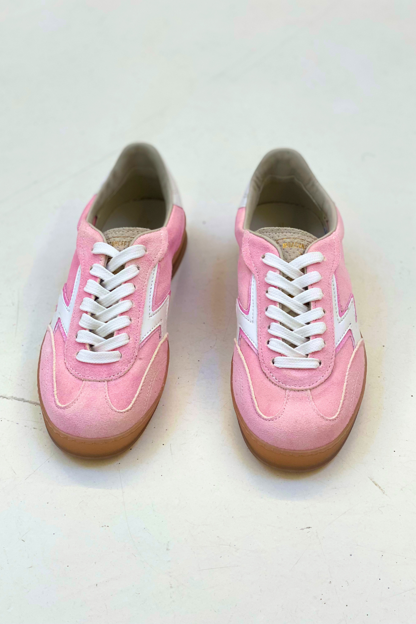 Zapatillas rosas ante Moaconcept