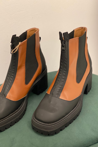Botas marrones y negras