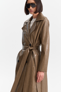 Gabardina charol verde Eleh